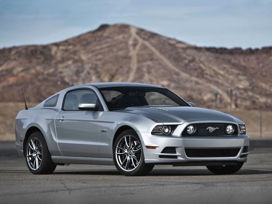  Ford Mustang 5.0 GT 2012 года  (фото 12 из 13)